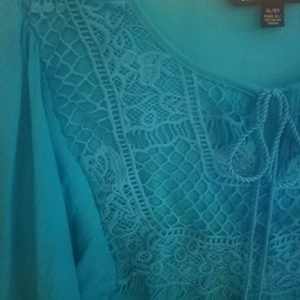 Lace trimmed peasant top - Picture 3 of 3